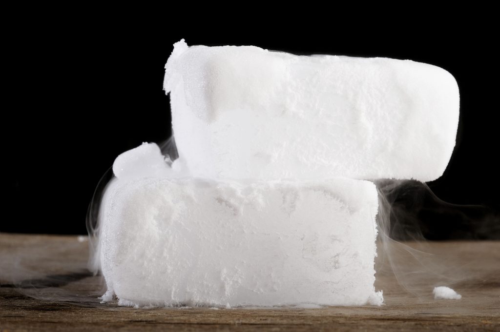 Beneficiile legate de sablare cu gheață carbonică de la Dry Ice